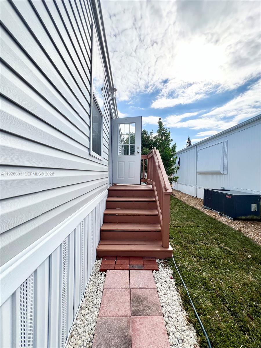 RAVENSWOOD ESTATES & MARI - Residential