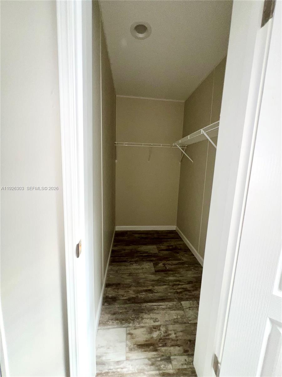 RAVENSWOOD ESTATES & MARI - Residential