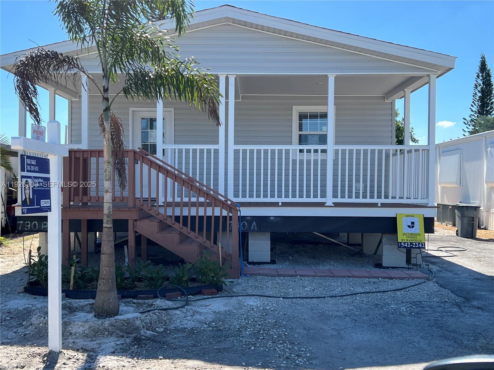 RAVENSWOOD ESTATES & MARI - Residential