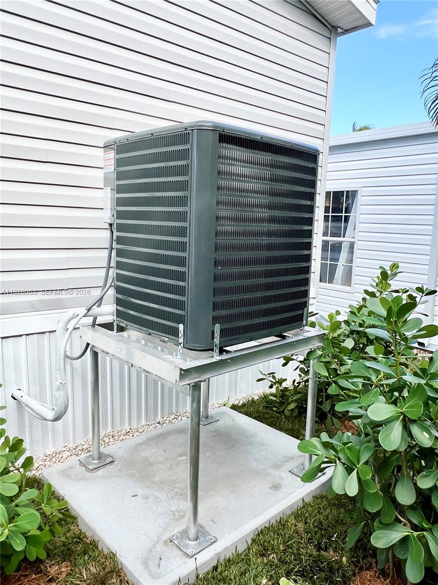 RAVENSWOOD ESTATES & MARI - Residential