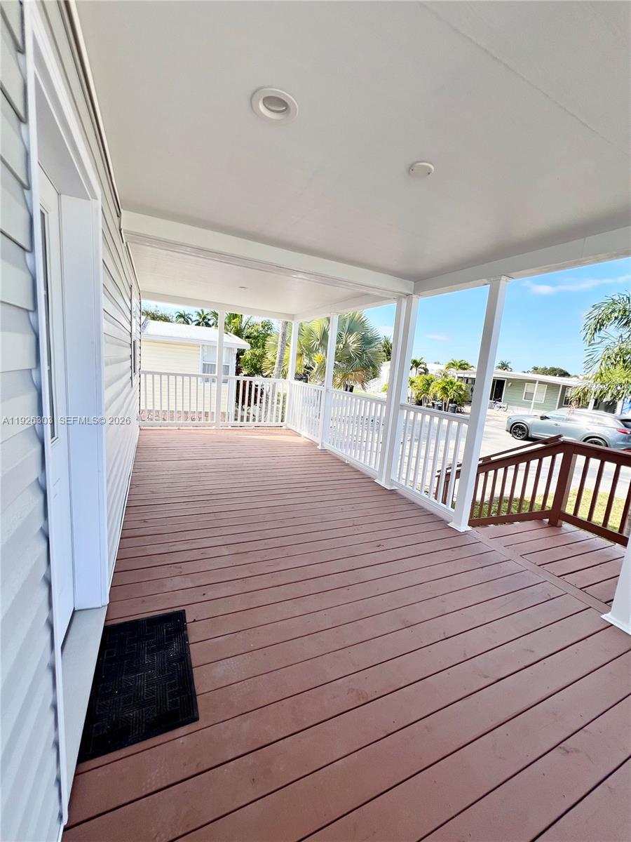 RAVENSWOOD ESTATES & MARI - Residential