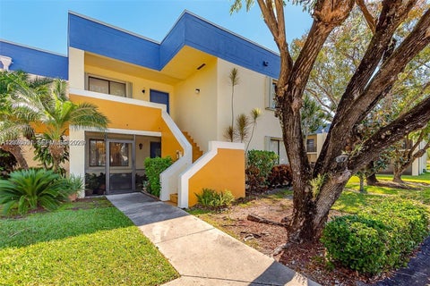 Photo of 177 Lakeview Dr #104, Weston, FL 33326 (MLS # A12030051)