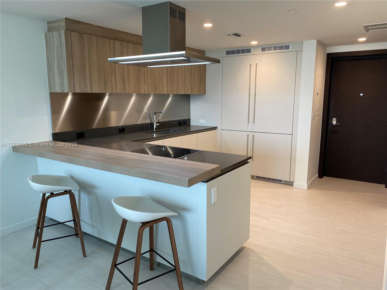 Rental Property at 1000 Brickell Plz 2604, Miami, Broward County, Florida - Bedrooms: 1 
Bathrooms: 1  - $4,900 MO.
