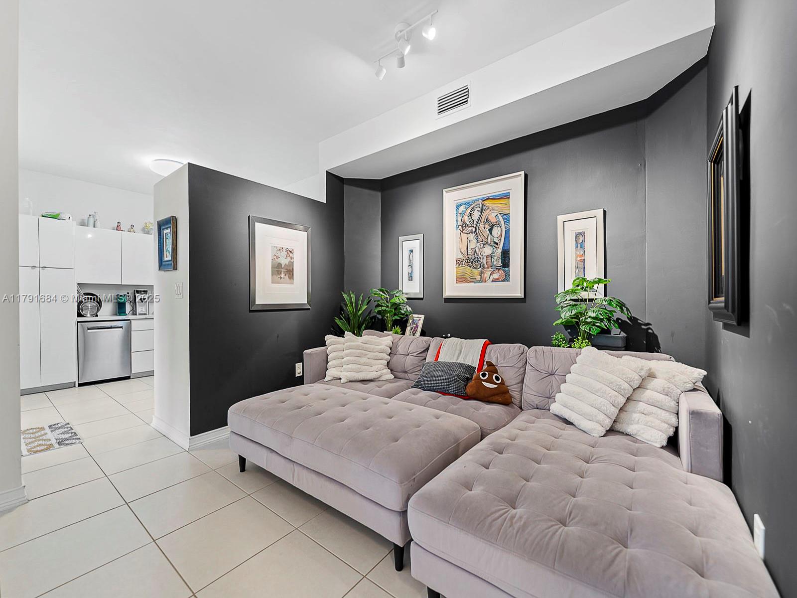 15533 N Miami Lakeway N 101-19, Miami Lakes, Miami-Dade County, Florida - 3 Bedrooms  
2 Bathrooms - 