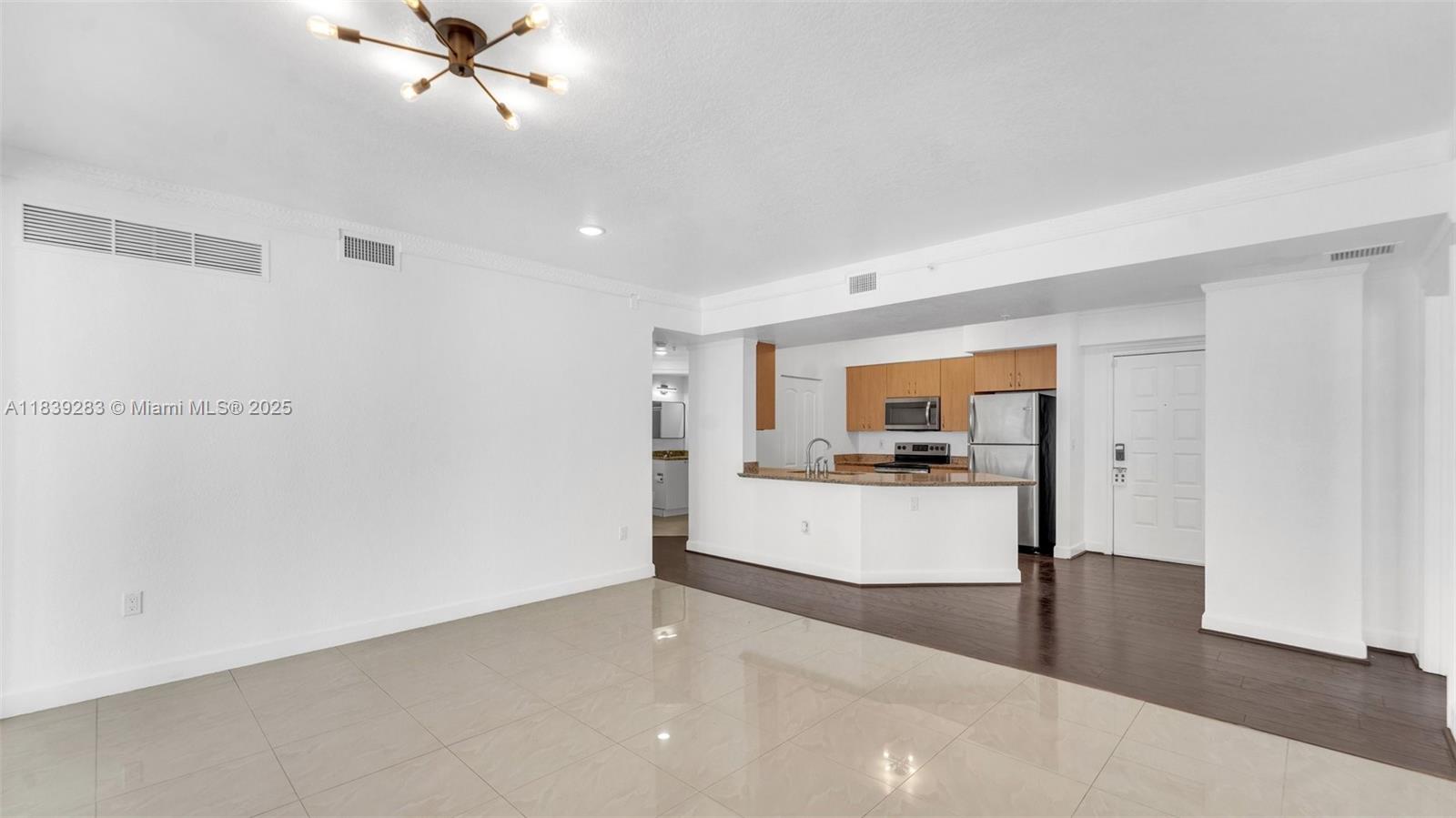 RADIUS CONDO - Residential Lease