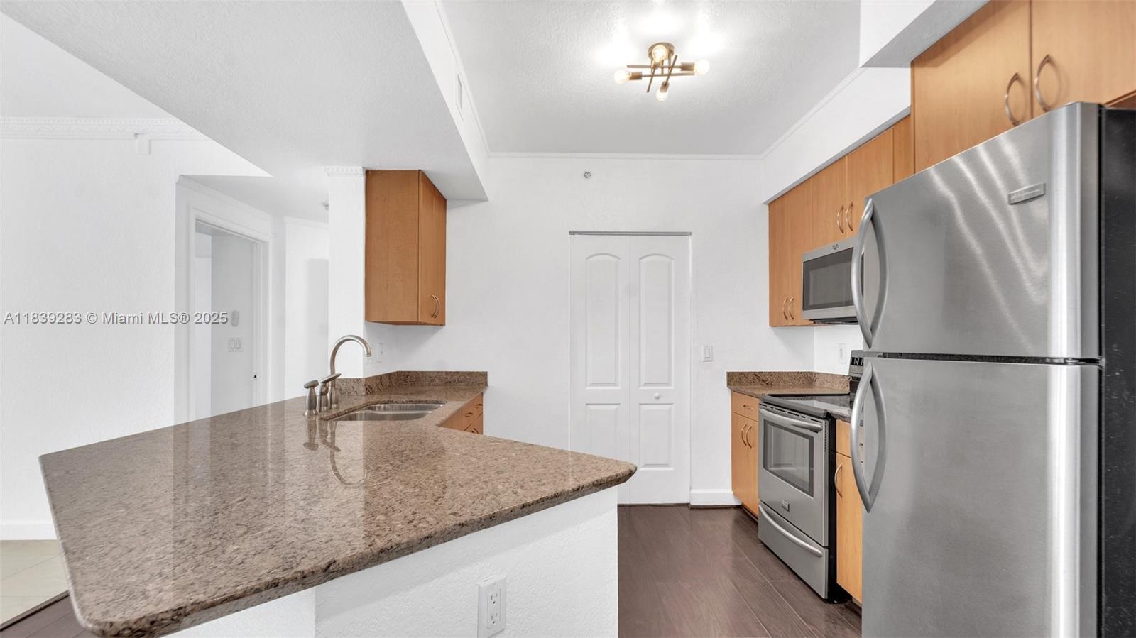 RADIUS CONDO - Residential Lease