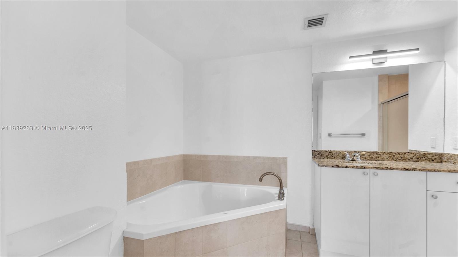 RADIUS CONDO - Residential Lease