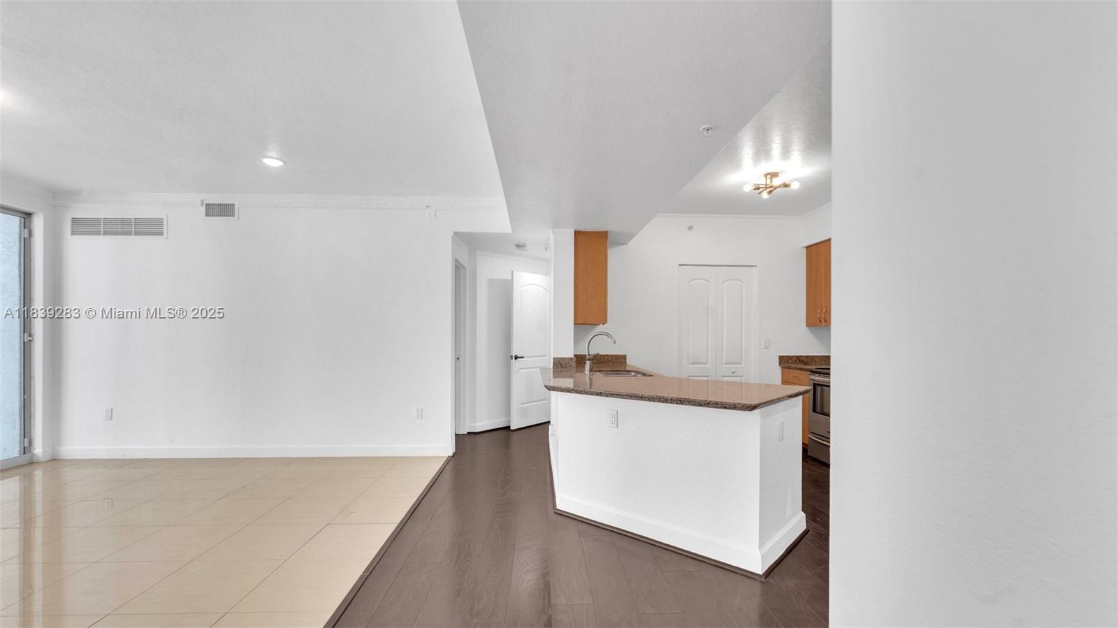 RADIUS CONDO - Residential Lease