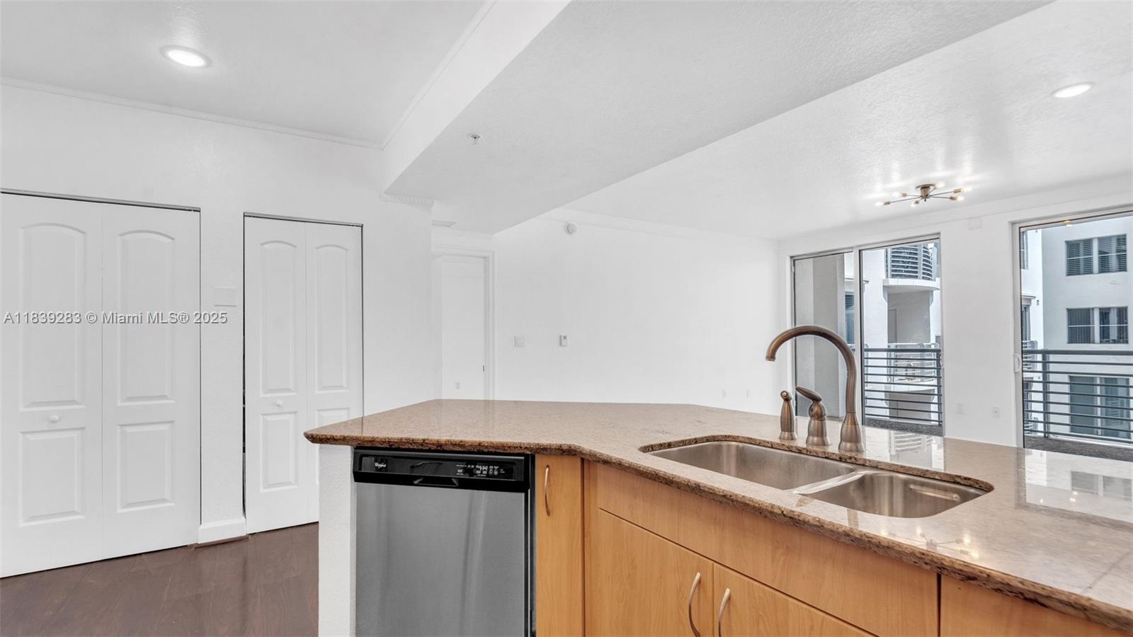 RADIUS CONDO - Residential Lease