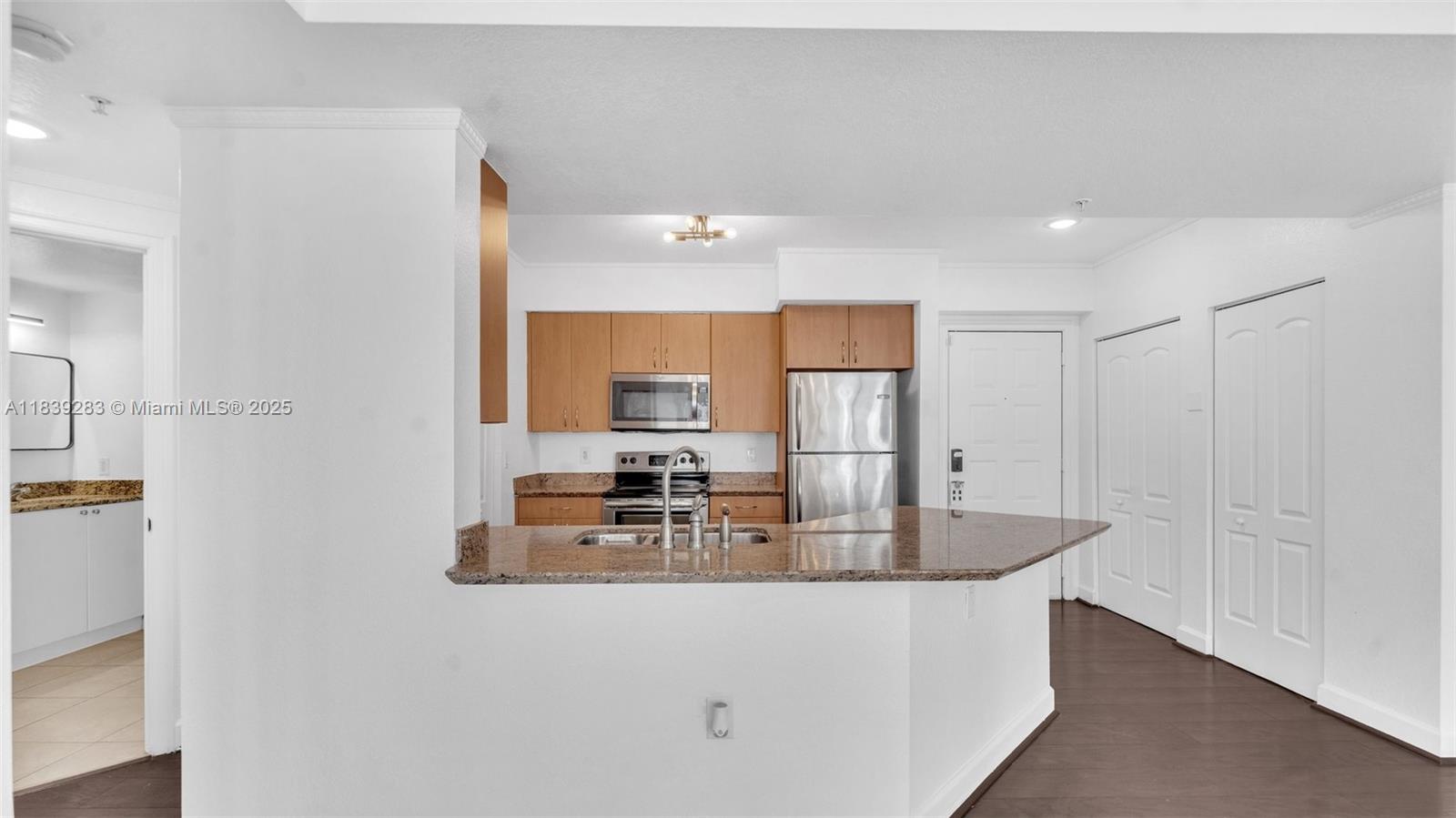 RADIUS CONDO - Residential Lease