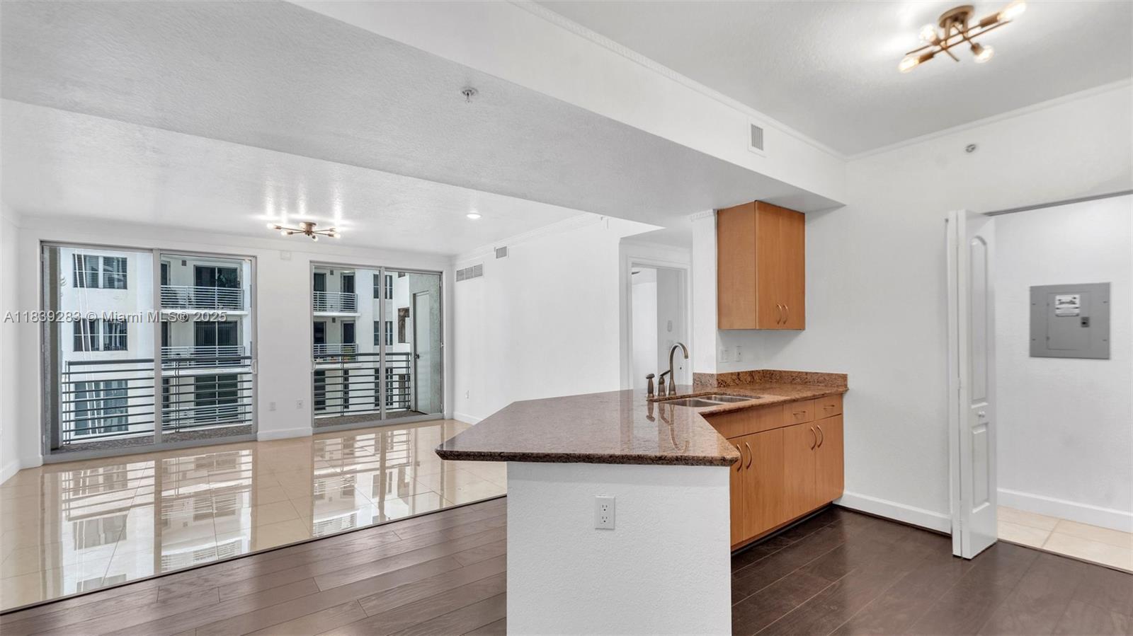 RADIUS CONDO - Residential Lease