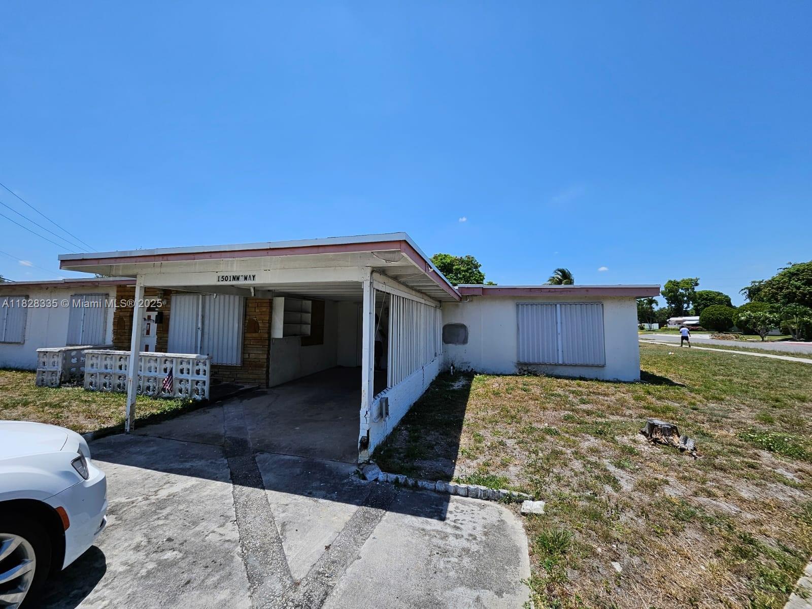 It's a diamond in the rough, a hidden gem, in a spectacular location, with the potential to convert it into your dream home. A great project to undertake. It has a fire damage percentage of no more than 25%-30%. It's not necessary to replace the entire roof; the damaged portion can be repaired. Seller motivated to close as soon as possible.
Remodeling has begun with impact windows and doors. It can easily be converted into a 4-bedroom, 4-bathroom property.
Great potential. Don't miss this opportunity.