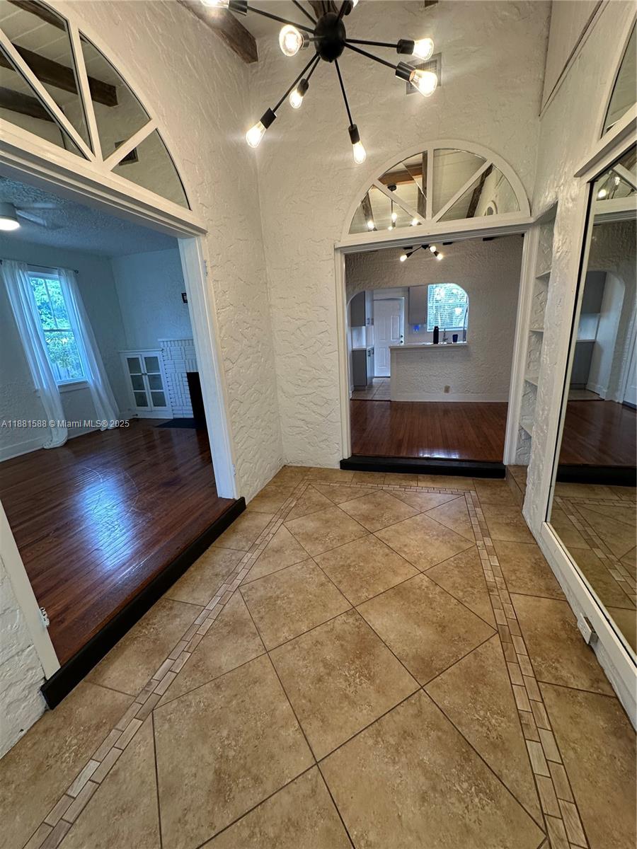 LAUDERDALE - Residential Lease