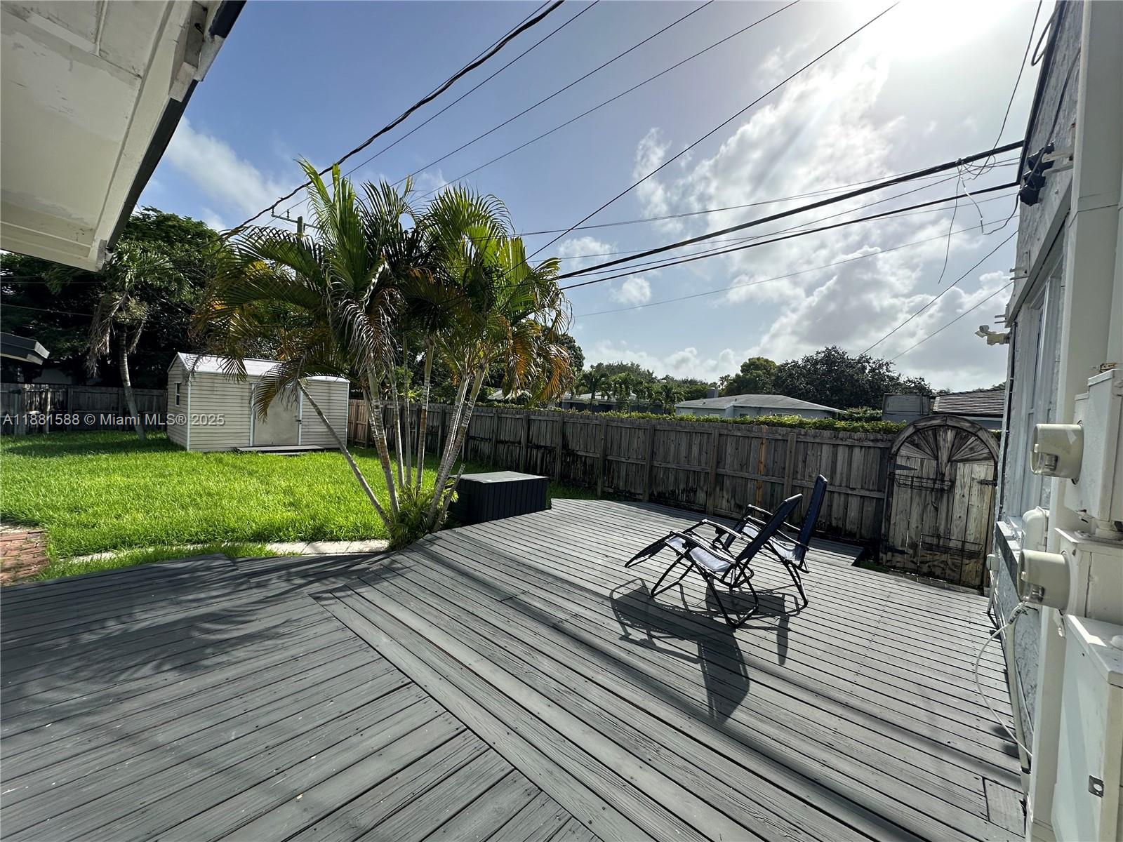 LAUDERDALE - Residential Lease