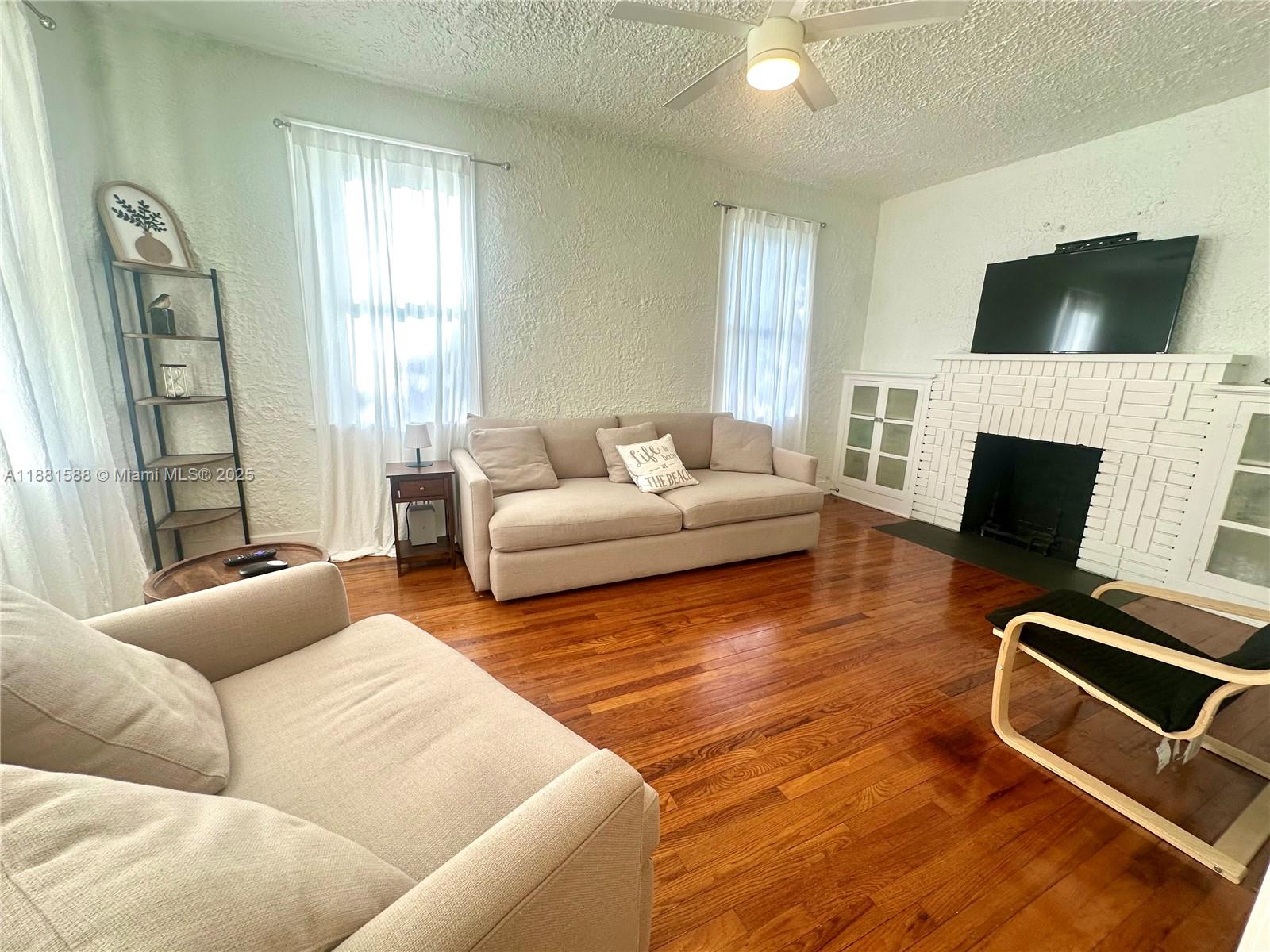 LAUDERDALE - Residential Lease