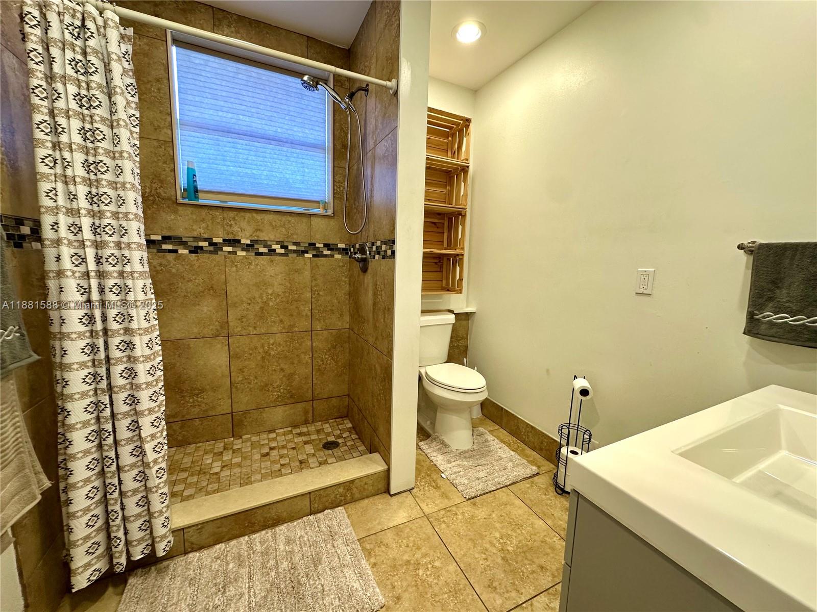 LAUDERDALE - Residential Lease