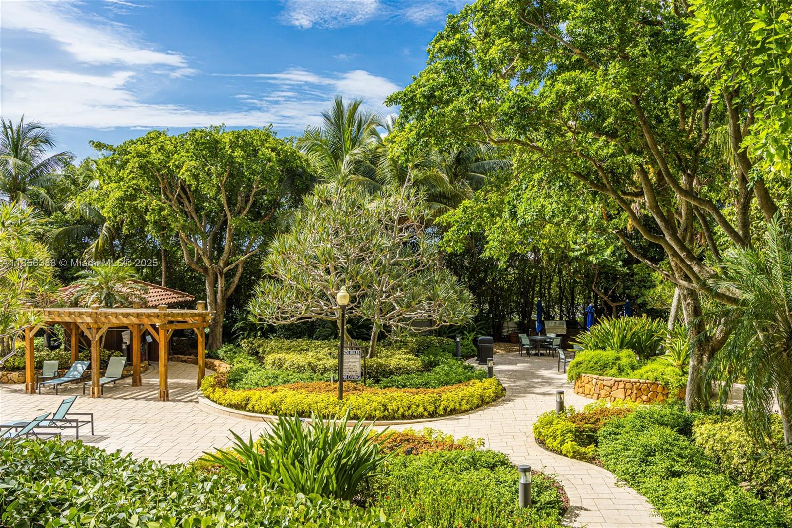 TOWERS OF QUAYSIDE CONDO - Residential