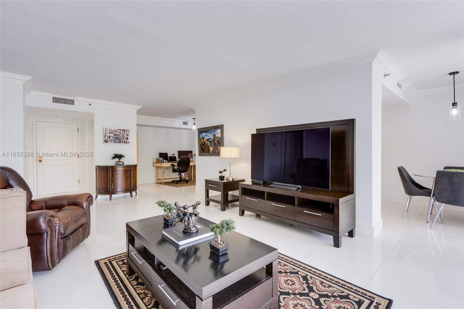 TOWERS OF QUAYSIDE CONDO - Residential