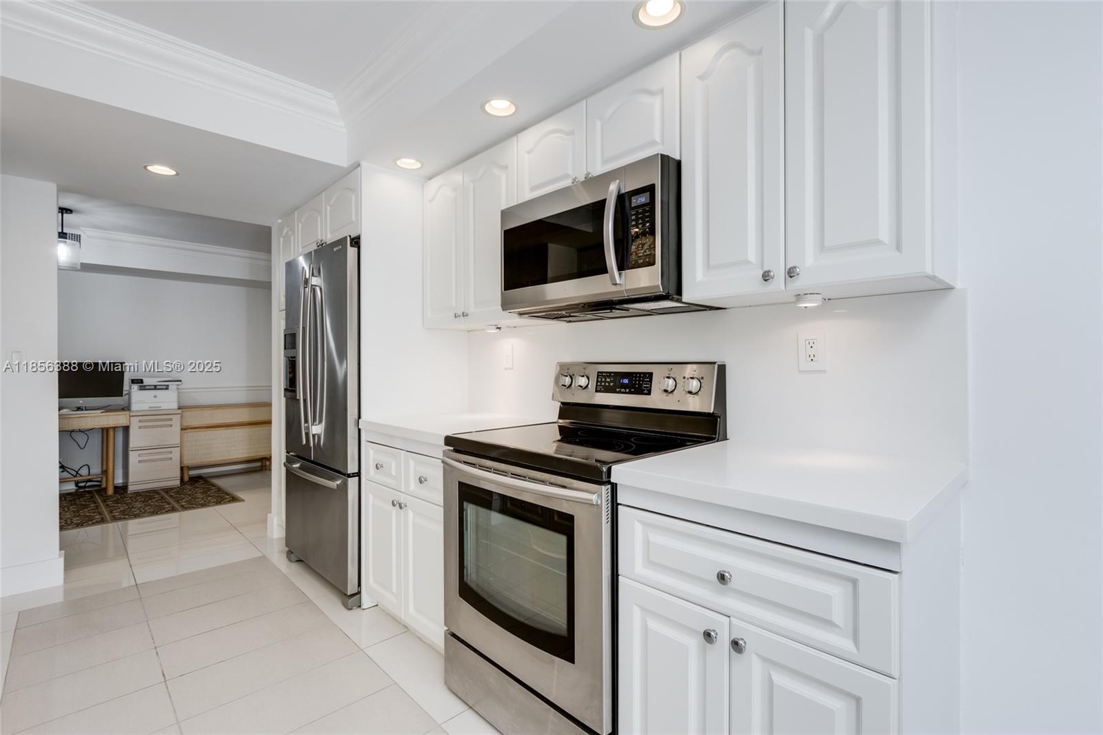 TOWERS OF QUAYSIDE CONDO - Residential