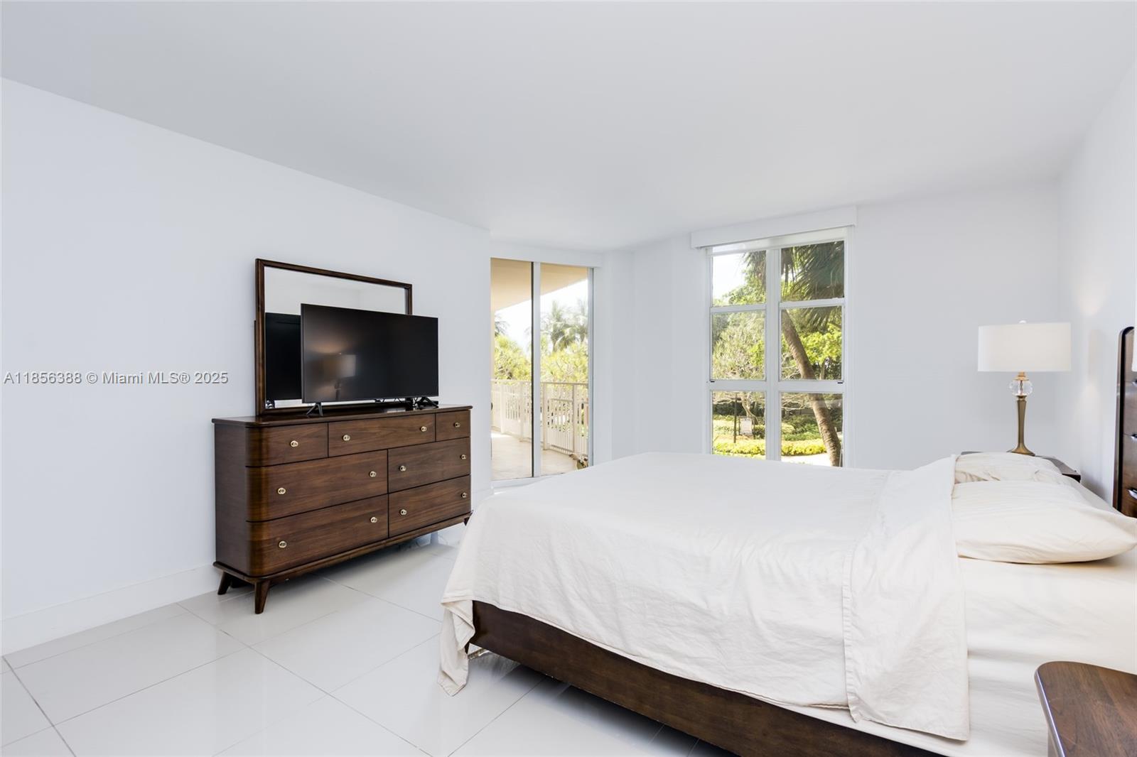 TOWERS OF QUAYSIDE CONDO - Residential