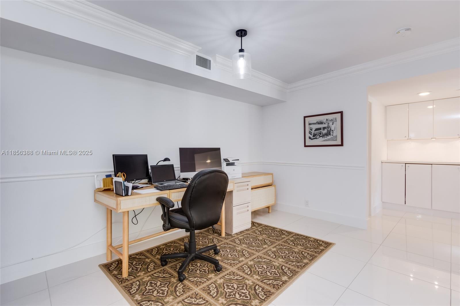 TOWERS OF QUAYSIDE CONDO - Residential