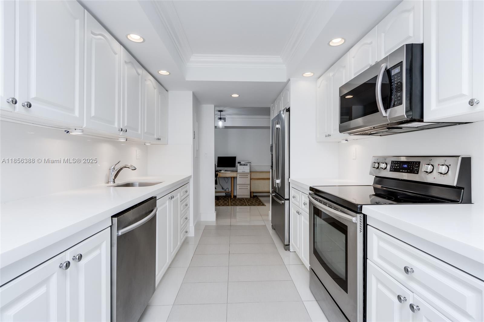 TOWERS OF QUAYSIDE CONDO - Residential