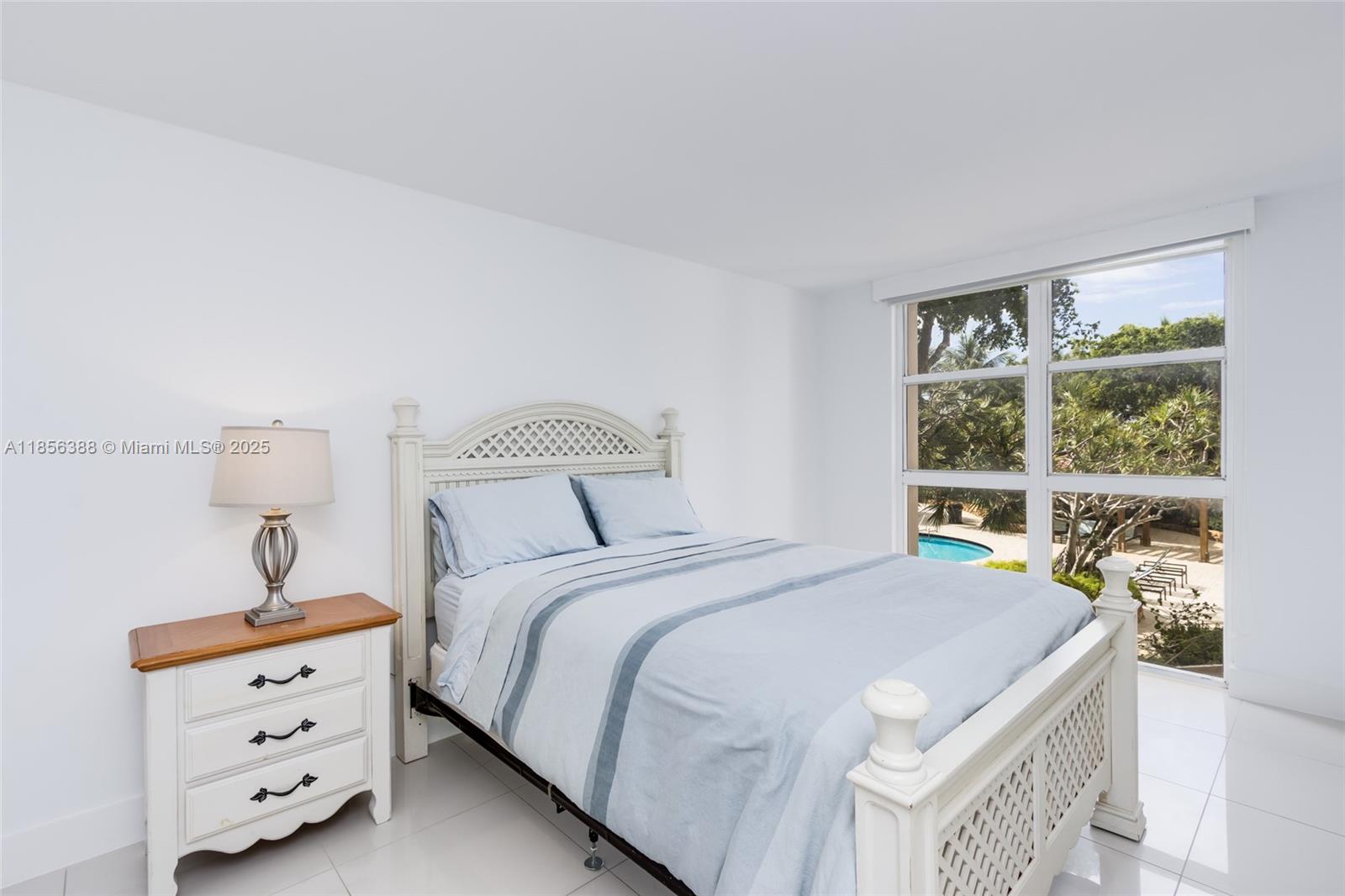 TOWERS OF QUAYSIDE CONDO - Residential