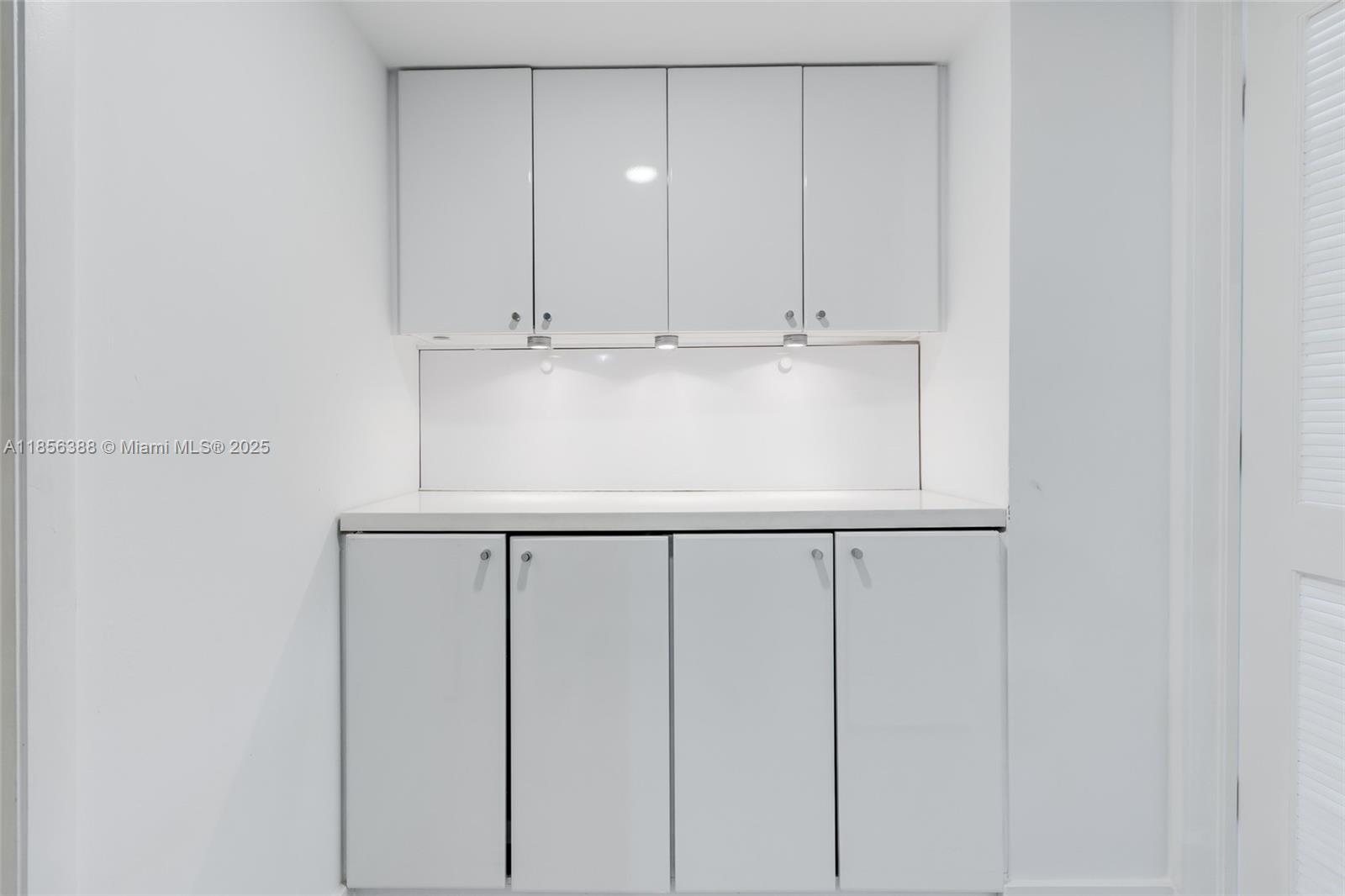 TOWERS OF QUAYSIDE CONDO - Residential