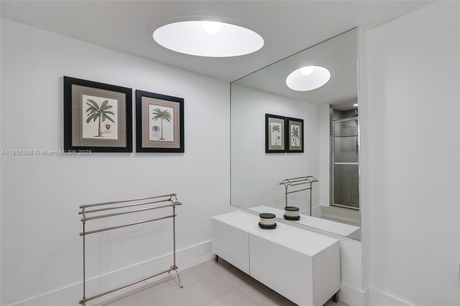 TOWERS OF QUAYSIDE CONDO - Residential