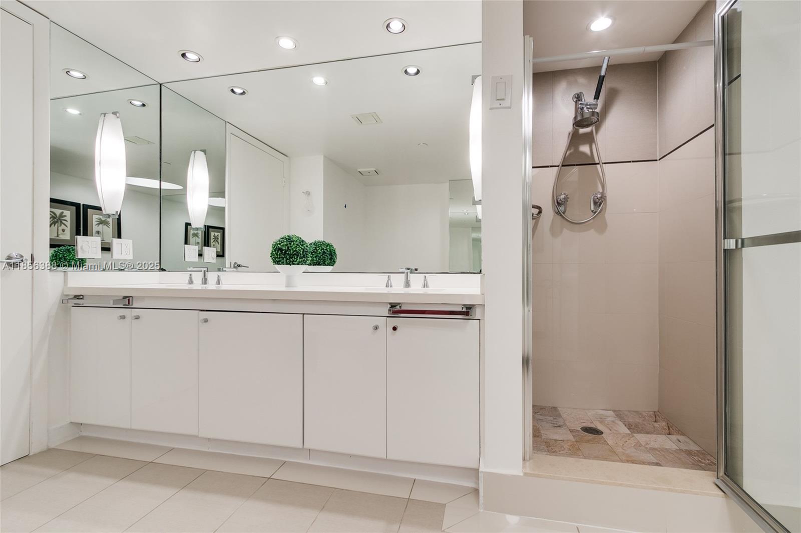 TOWERS OF QUAYSIDE CONDO - Residential