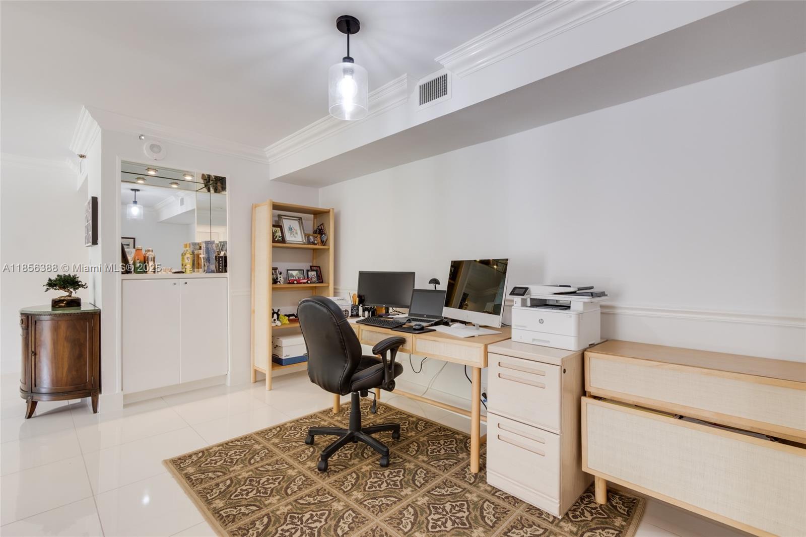 TOWERS OF QUAYSIDE CONDO - Residential