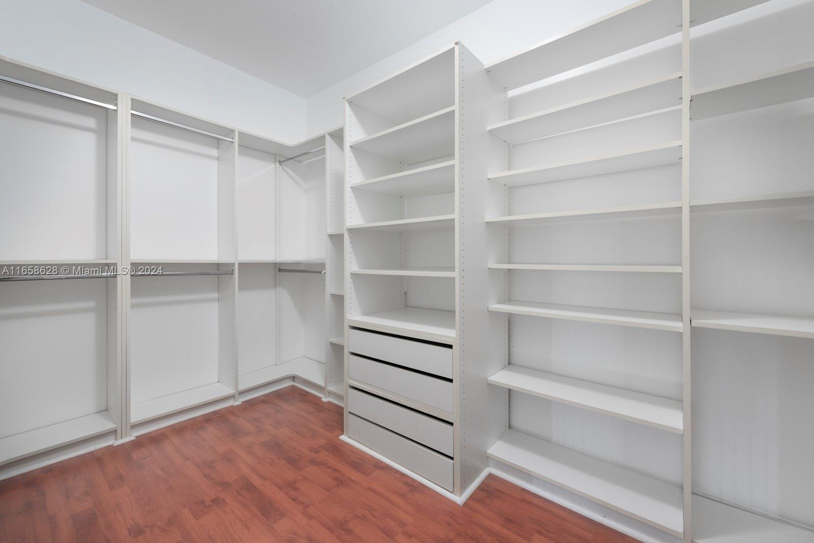 TWIN LAKE SHORES EAST - Residential Lease
