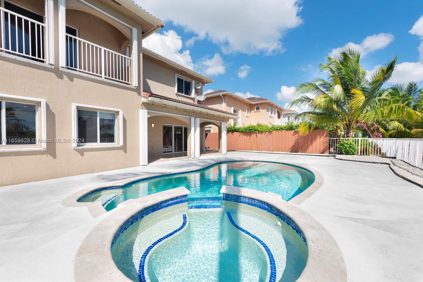 TWIN LAKE SHORES EAST - Residential Lease