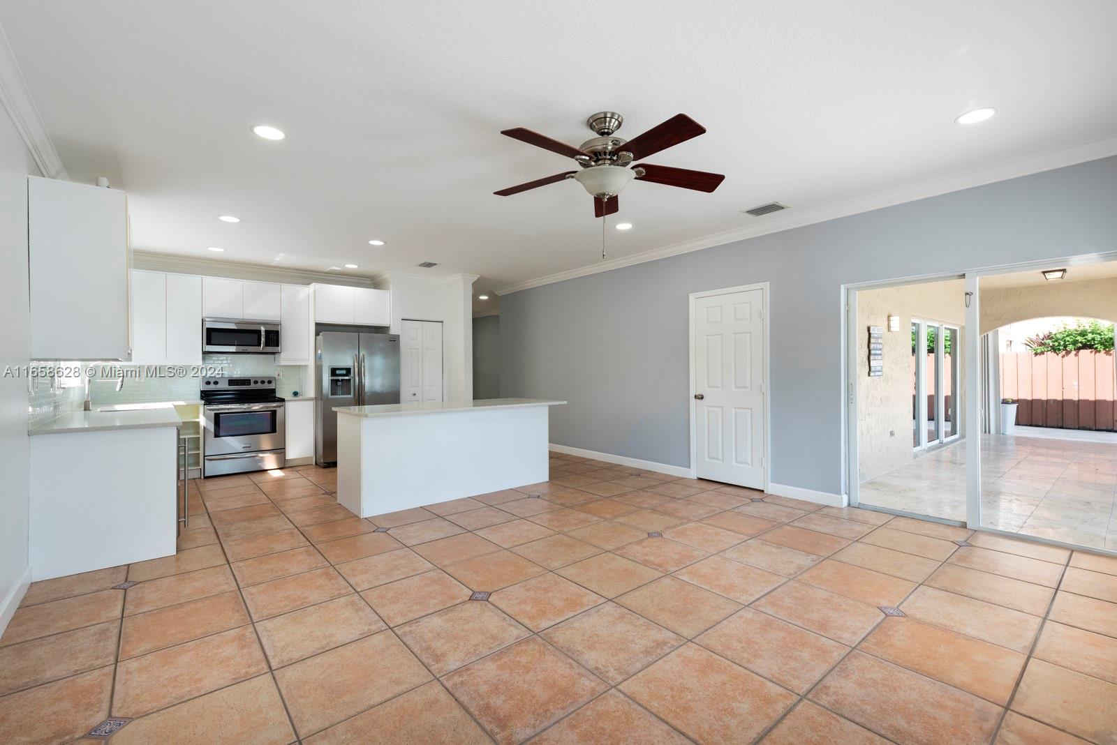 TWIN LAKE SHORES EAST - Residential Lease