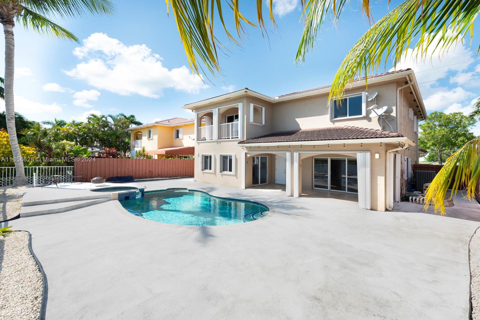 TWIN LAKE SHORES EAST - Residential Lease