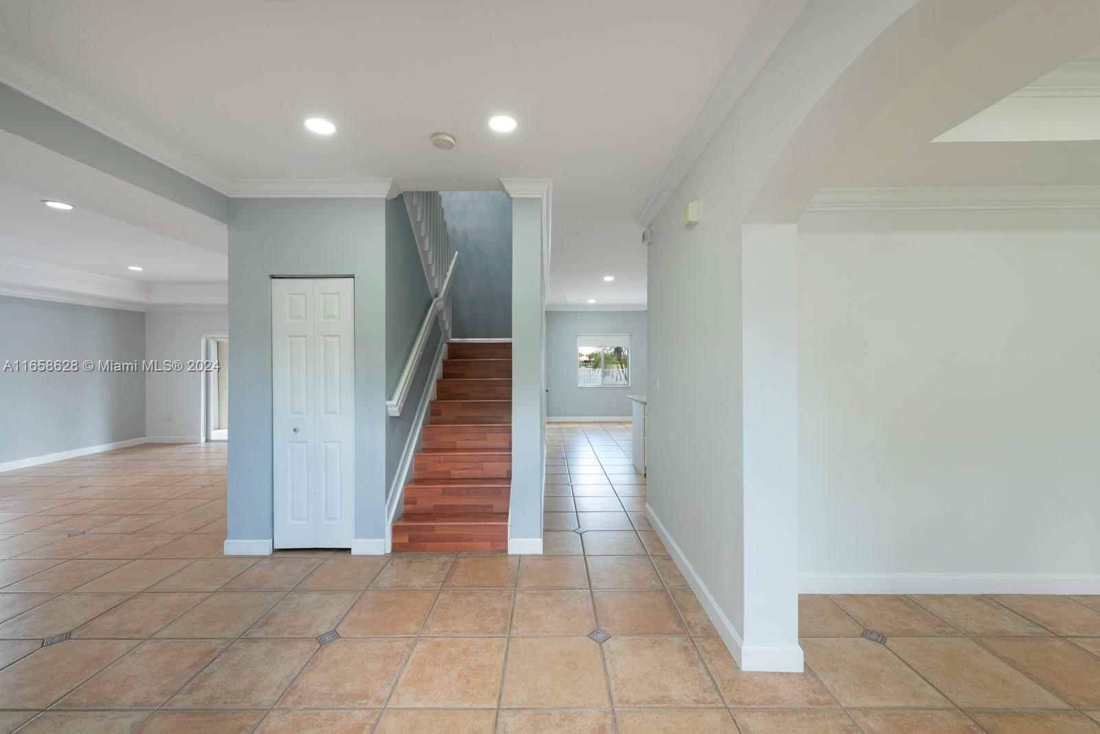 TWIN LAKE SHORES EAST - Residential Lease