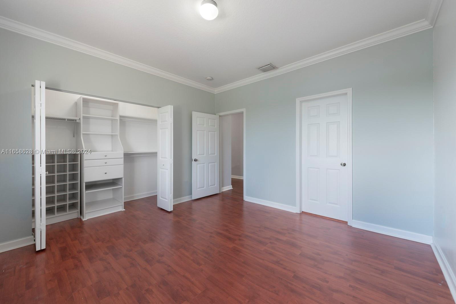 TWIN LAKE SHORES EAST - Residential Lease