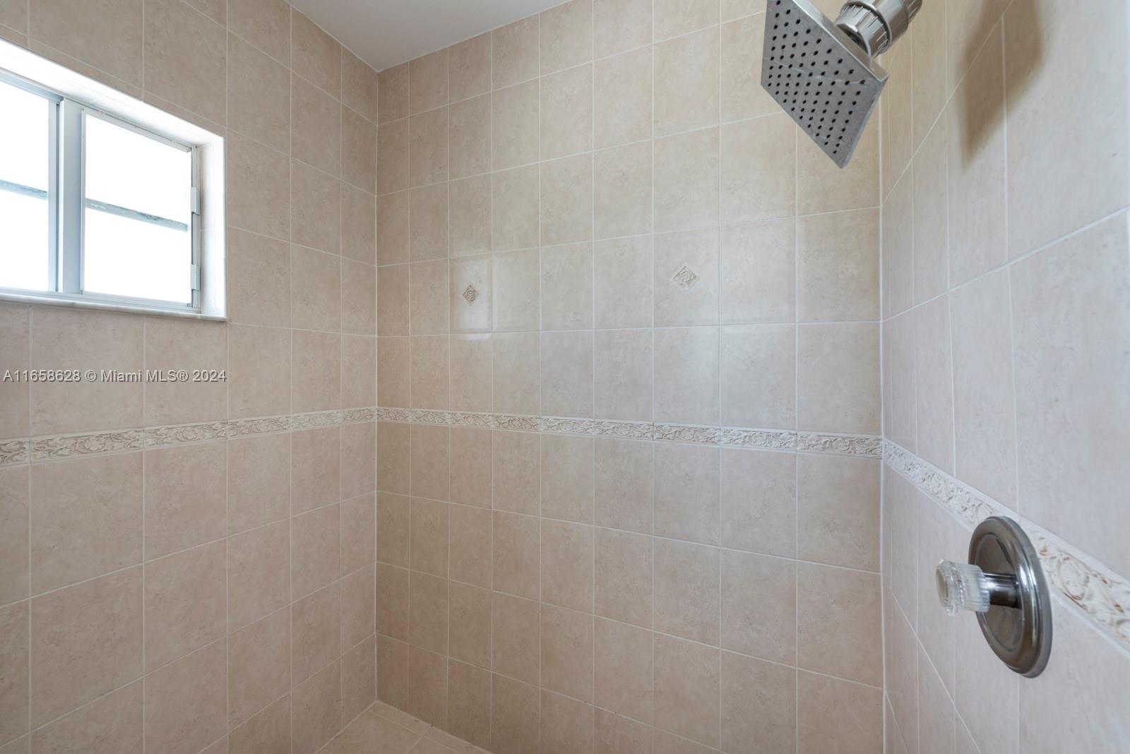 TWIN LAKE SHORES EAST - Residential Lease