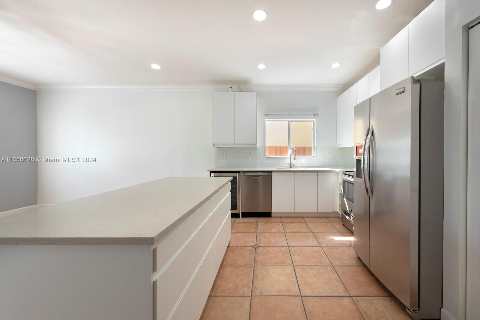 TWIN LAKE SHORES EAST - Residential Lease