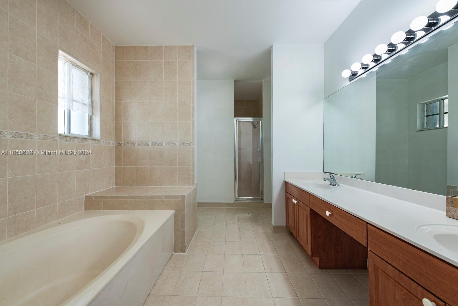 TWIN LAKE SHORES EAST - Residential Lease