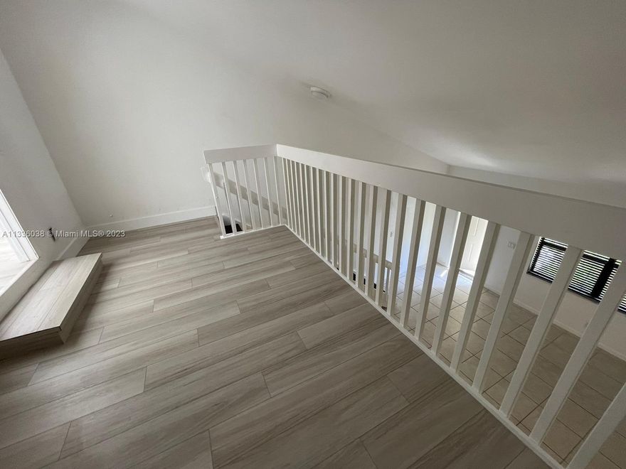 Beautifull 2/3 with washer and dryer in the unit. New floors in both bathrooms and upstairs bedroom and loft.Near major highways shopping restaurants and the beach.Great neighbourhood near wilton manors very quiete and peacefull.This one will go fast. 
Need HOA approval to move in.