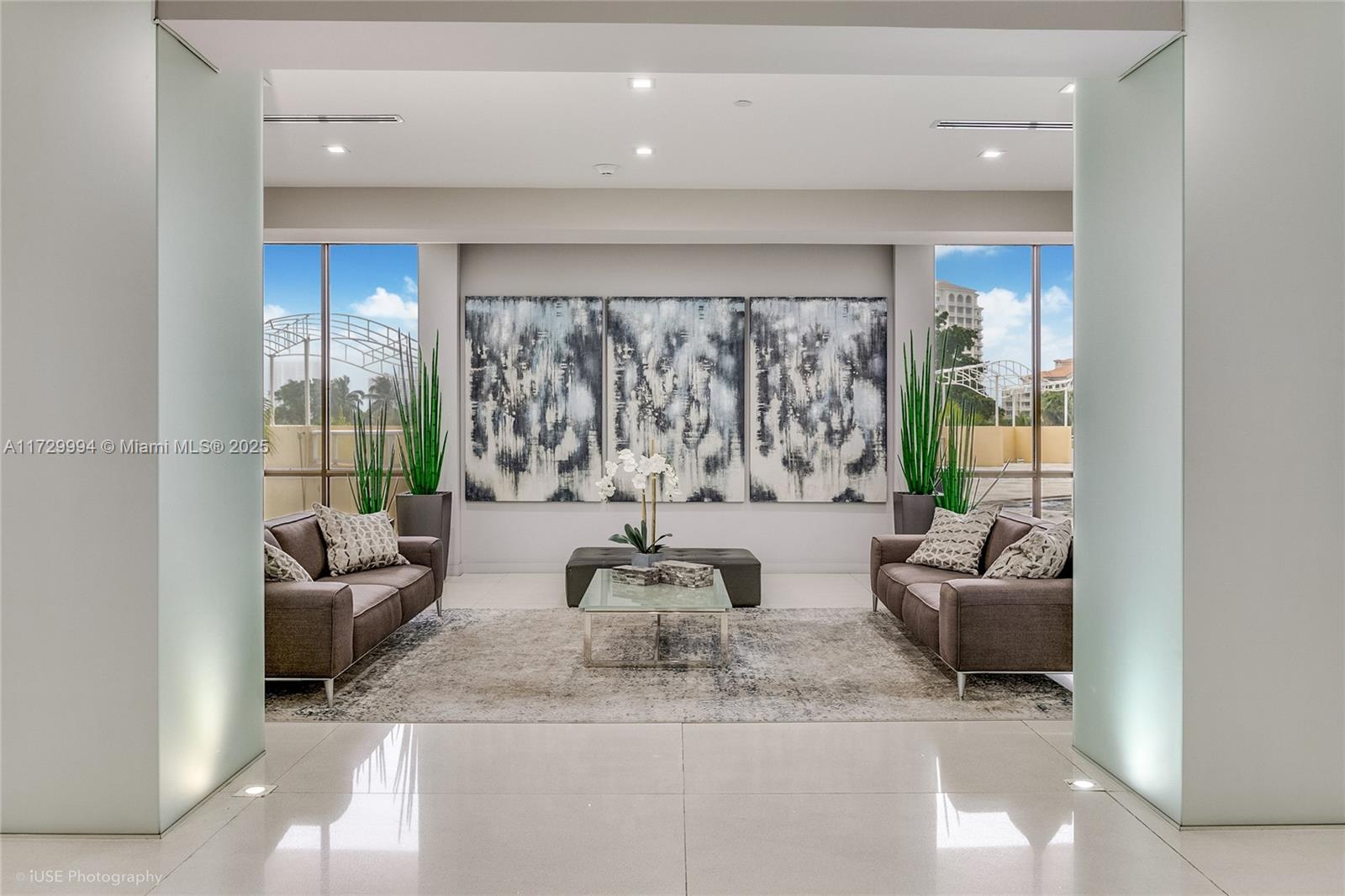 Property for Sale at 20379 W Country Club Dr 1934, Aventura, Miami-Dade County, Florida - Bedrooms: 2 
Bathrooms: 2  - $389,000