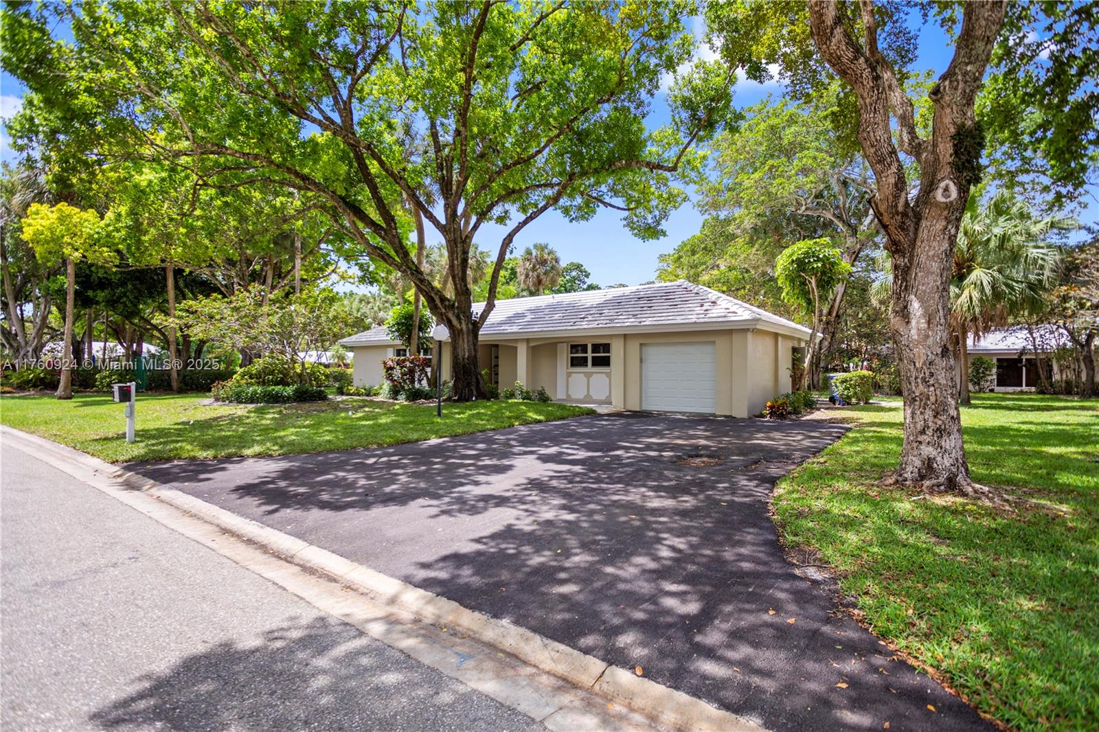 NO 100 PALM-AIRE COUNTRY - Residential Lease