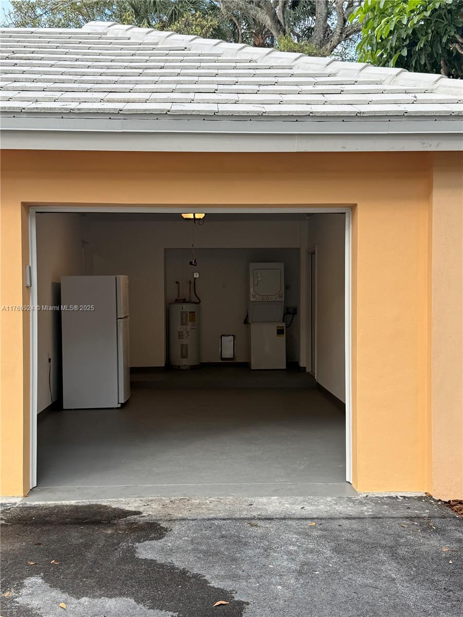 NO 100 PALM-AIRE COUNTRY - Residential Lease