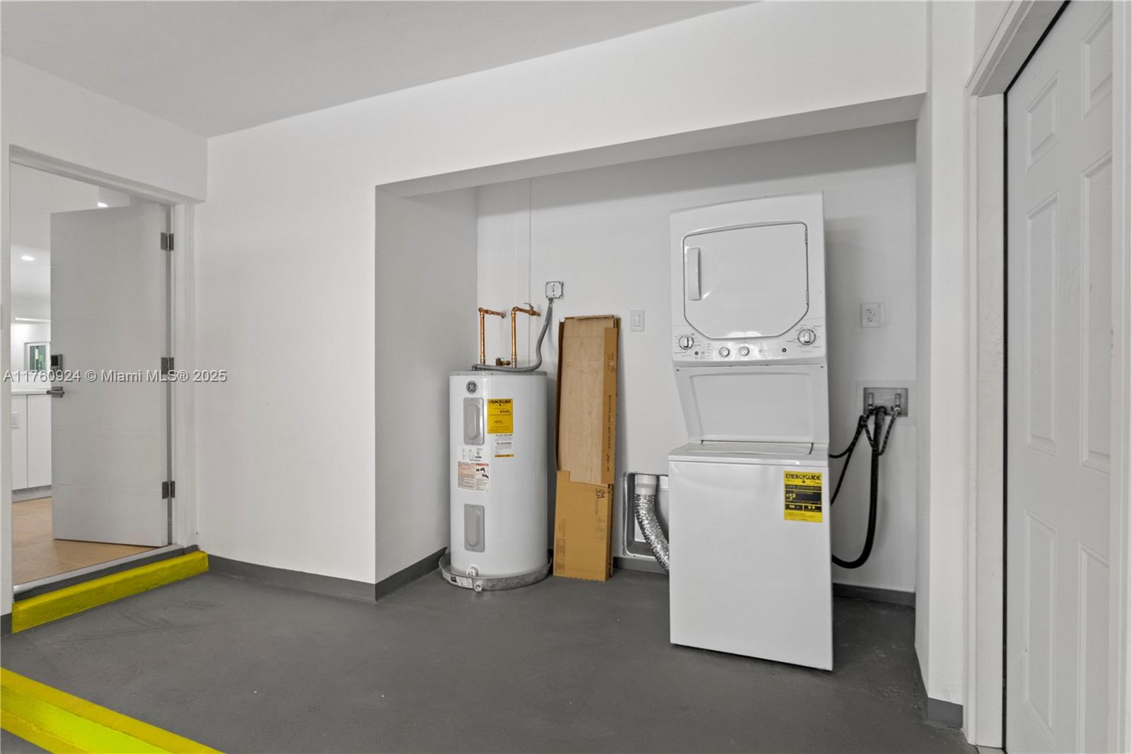 NO 100 PALM-AIRE COUNTRY - Residential Lease