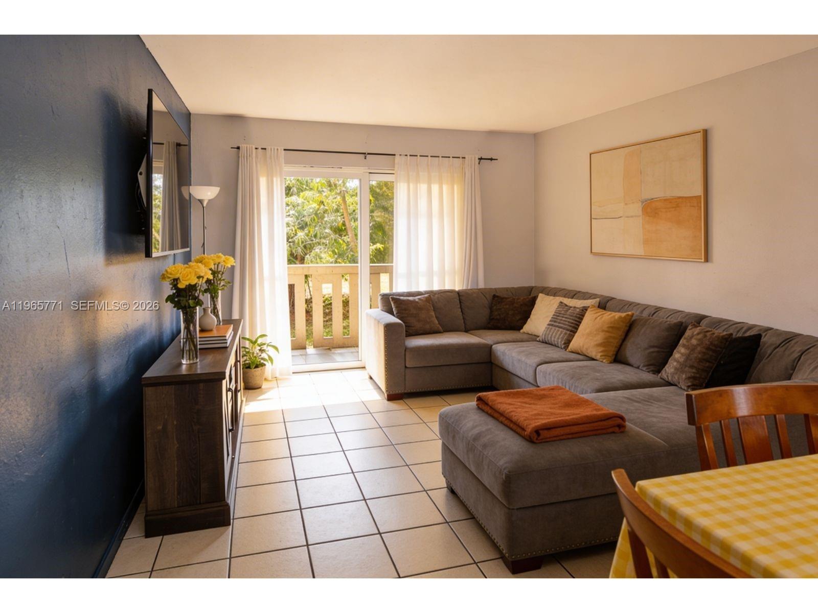 VILLAS OF MIAMI LAKES CON - Residential