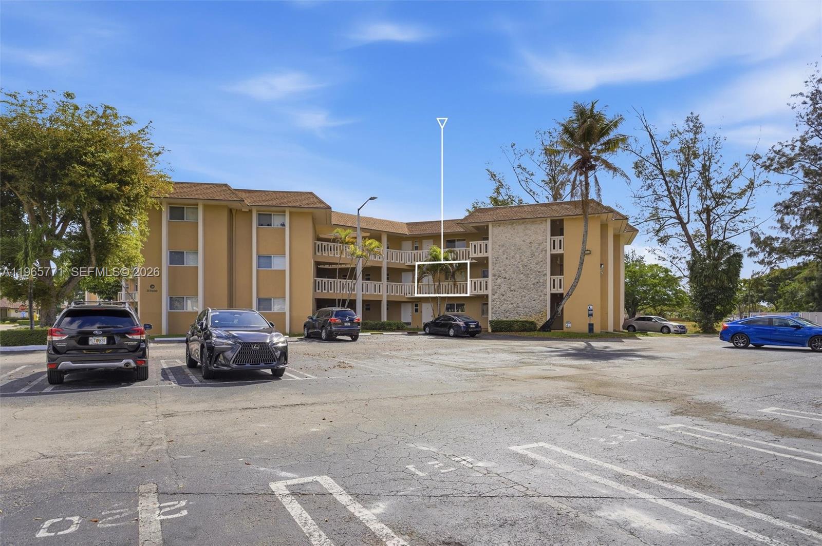 VILLAS OF MIAMI LAKES CON - Residential