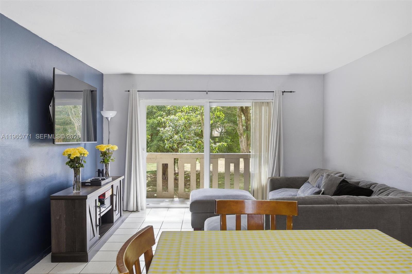 VILLAS OF MIAMI LAKES CON - Residential