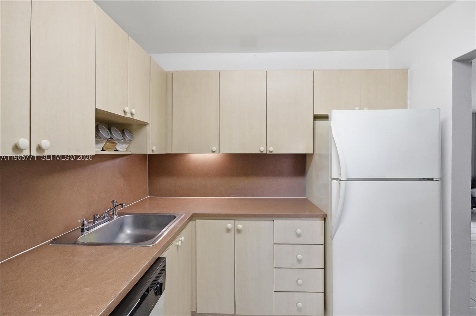 VILLAS OF MIAMI LAKES CON - Residential