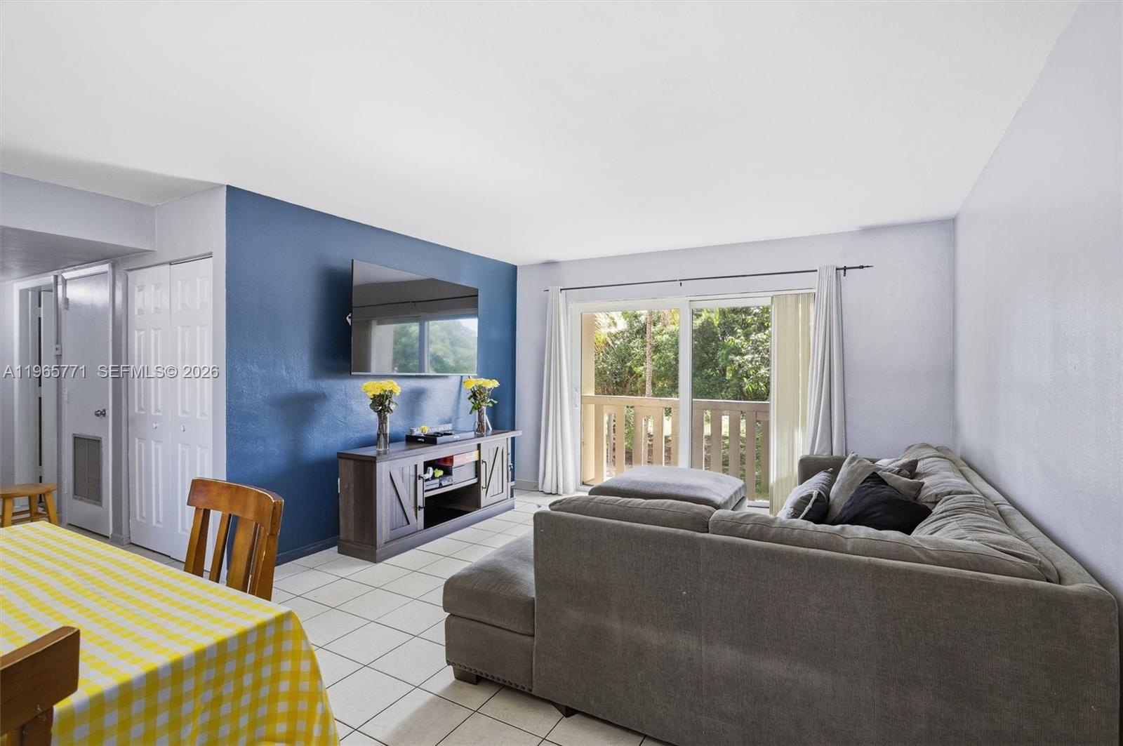 VILLAS OF MIAMI LAKES CON - Residential